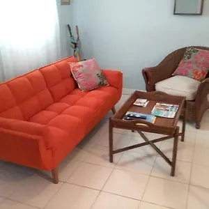 https://lynns-cozy-cottage.comcaribbean.com